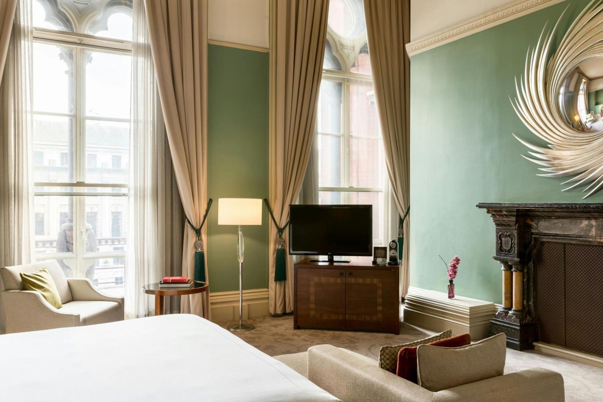 Grand Junior Suite One King Bed,1674712580:JPEG