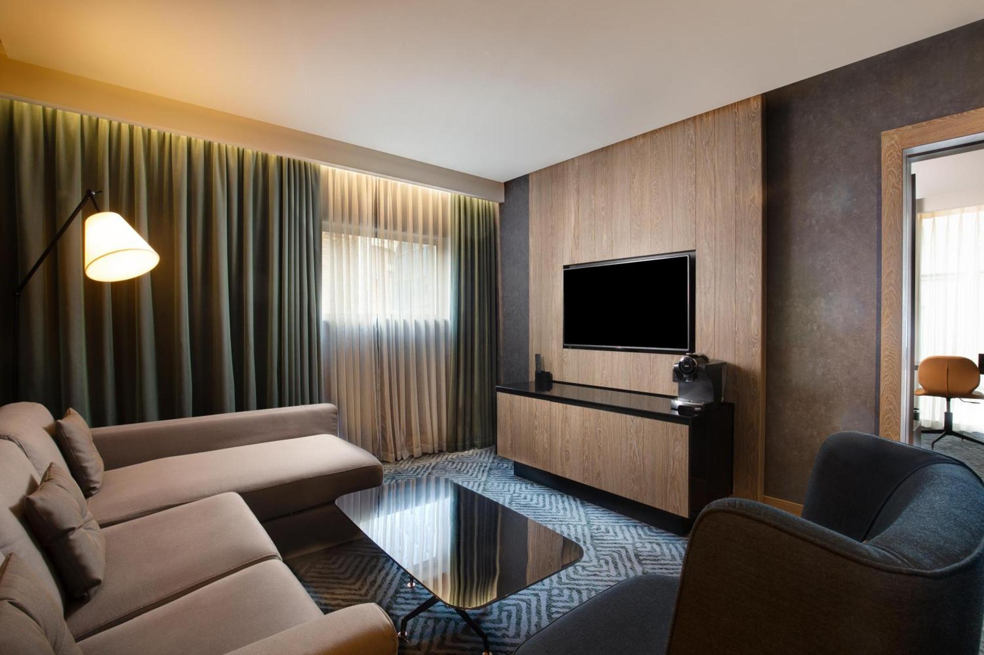 One-Bedroom King Suite Lounge Access,1765918658:JPEG